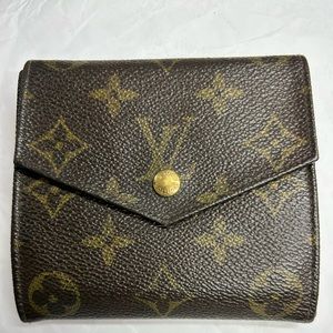 Louis Vuitton wallet purchased in bundle and was Authenticated by Posh GUC